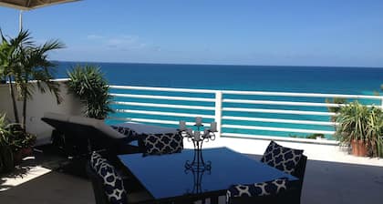 Oceanfront Spectacular Penthouse W/Spacious Rooftop Terrace, Cupecoy Beach