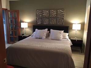 2 Schlafzimmer, BĂŒgeleisen/BĂŒgelbrett, WLAN, BettwĂ€sche