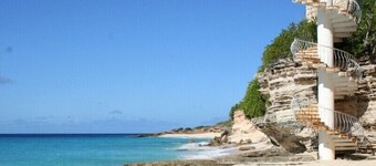 Oceanfront Spectacular Penthouse W/Spacious Rooftop Terrace, Cupecoy Beach