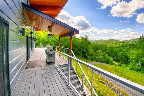 Luxury home w/ two master suites, hot tub, spectacular views, 13 private acres