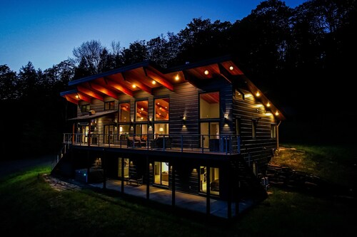 Luxury home w/ two master suites, hot tub, spectacular views, 13 private acres