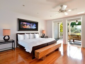 6 bedrooms, in-room safe, iron/ironing board, WiFi - Location In Down Town Key West W/ 2 Pools,  Huge Private Roof Deck & Parking (key west)