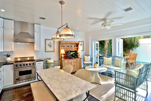 Interior - Location In Down Town Key West W/ 2 Pools, Huge Private Roof Deck & Parking (key west)