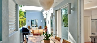 Location In Down Town Key West W/ 2 Pools,  Huge Private Roof Deck & Parking