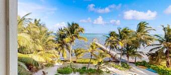 Oceanfront leilighet m / delt basseng - nydelig utsikt fra balkongen!