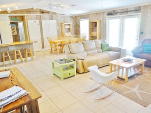 Flat-screen TV - Spacious pool home on corner lot close to beach boardwalk. Gulf view and clean! (St. George Island)