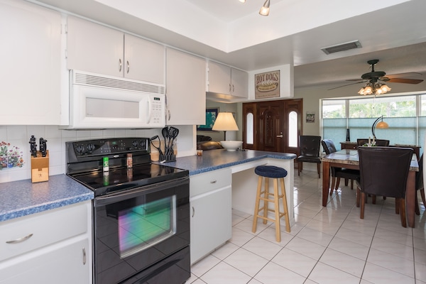 Frigorífic, microones, forn i placa de cuina