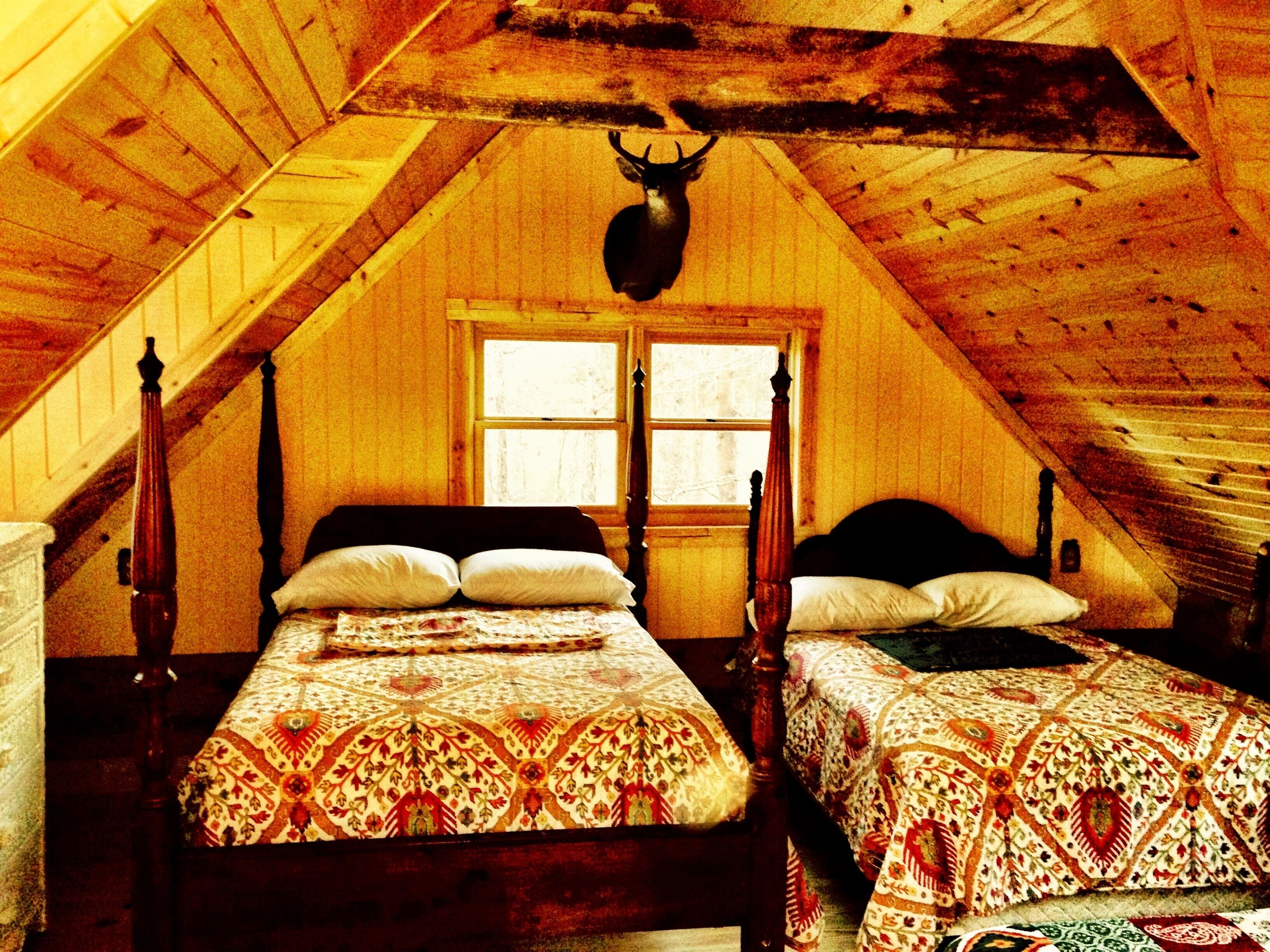 2 bedrooms, desk, iron/ironing board, WiFi