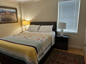 1 bedroom, iron/ironing board, WiFi, bed sheets - Newly Renovated Condo!! Professionally Designed High-rise in Heart of Downtown! (Atlanta)