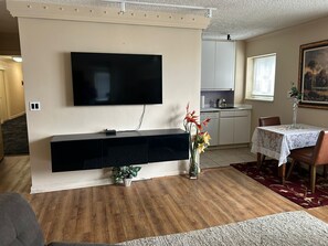 Interior - Newly Renovated Condo!! Professionally Designed High-rise in Heart of Downtown! (Atlanta)