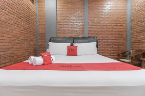 Double Room - RedDoorz Plus @ Ampera Raya (Jakarta)