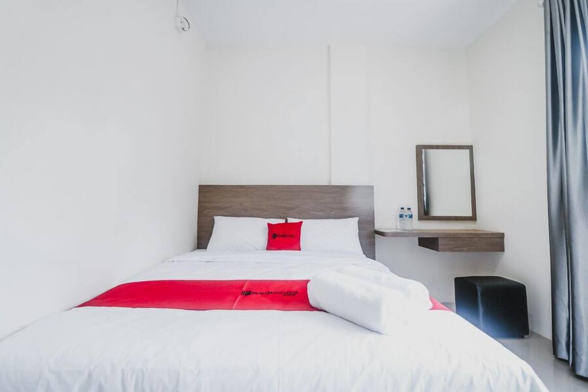Escritorio, wifi gratis, ropa de cama