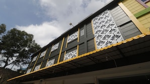 A multi-story building with a flat roof and decorative white panels on the exterior. - RedDoorz @ Baloi Batam (Batam)