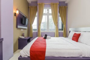 Meja kerja, Wi-Fi gratis, dan seprai linen