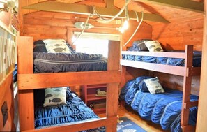 4 bedrooms, free WiFi, bed sheets