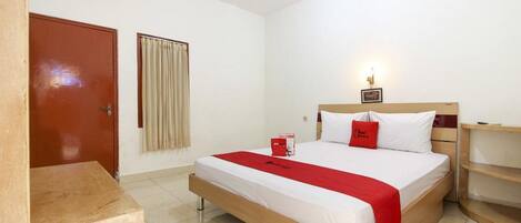 Double Room | Desk, free WiFi, bed sheets