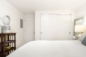 2 bedrooms, desk, iron/ironing board, travel crib