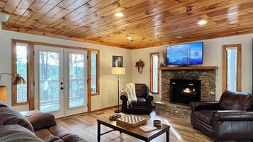 Smart-tv, eldstad, tv-spel och dvd-spelare