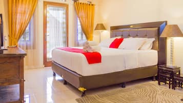 Escritorio, wifi gratis y ropa de cama