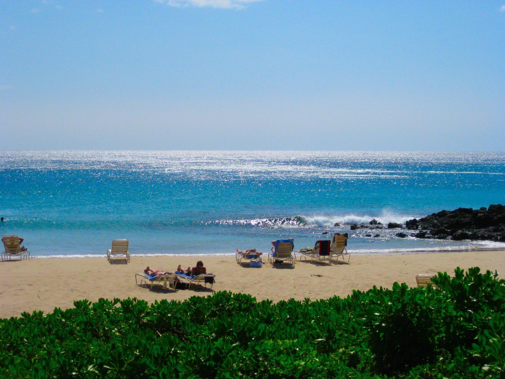 Beach nearby, sun loungers, beach towels