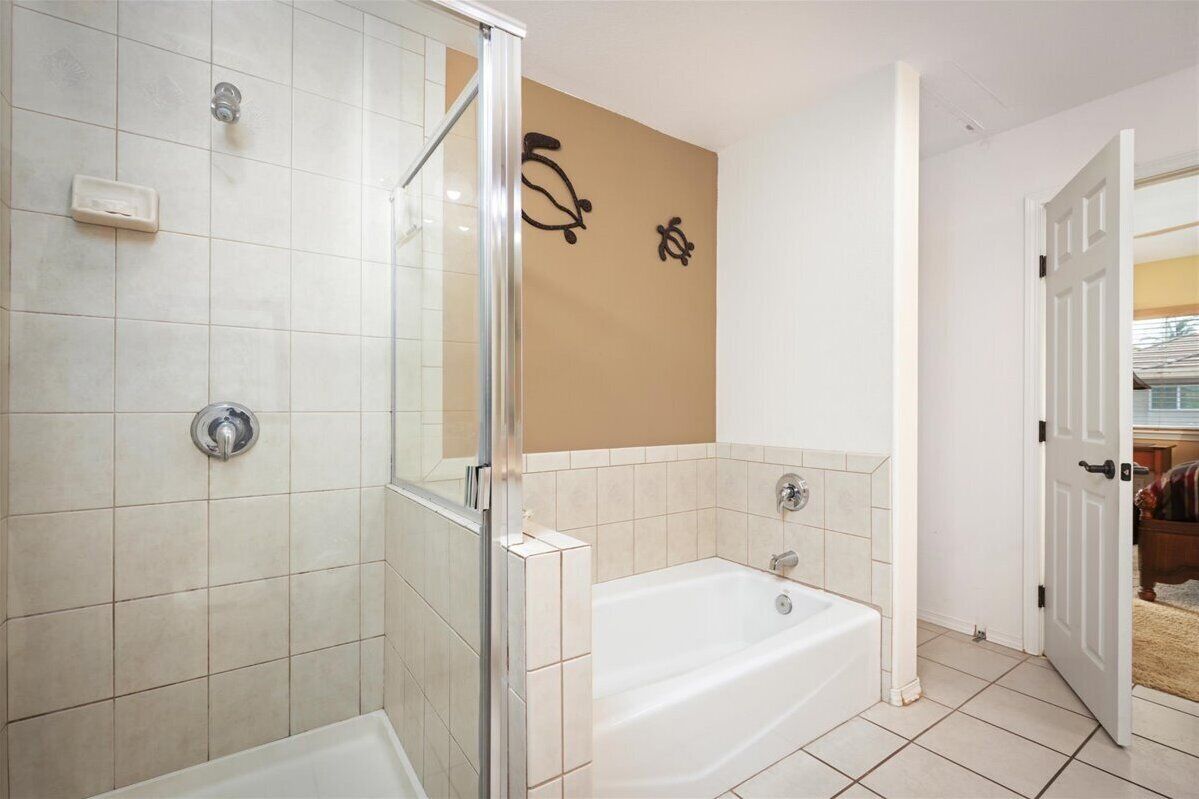 Combined shower/tub, hair dryer, towels, soap