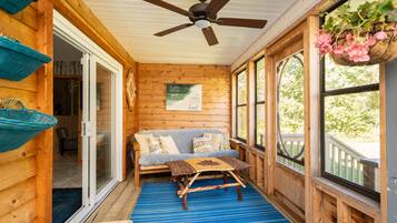 Smart-TV, DVD-Player, Bücher