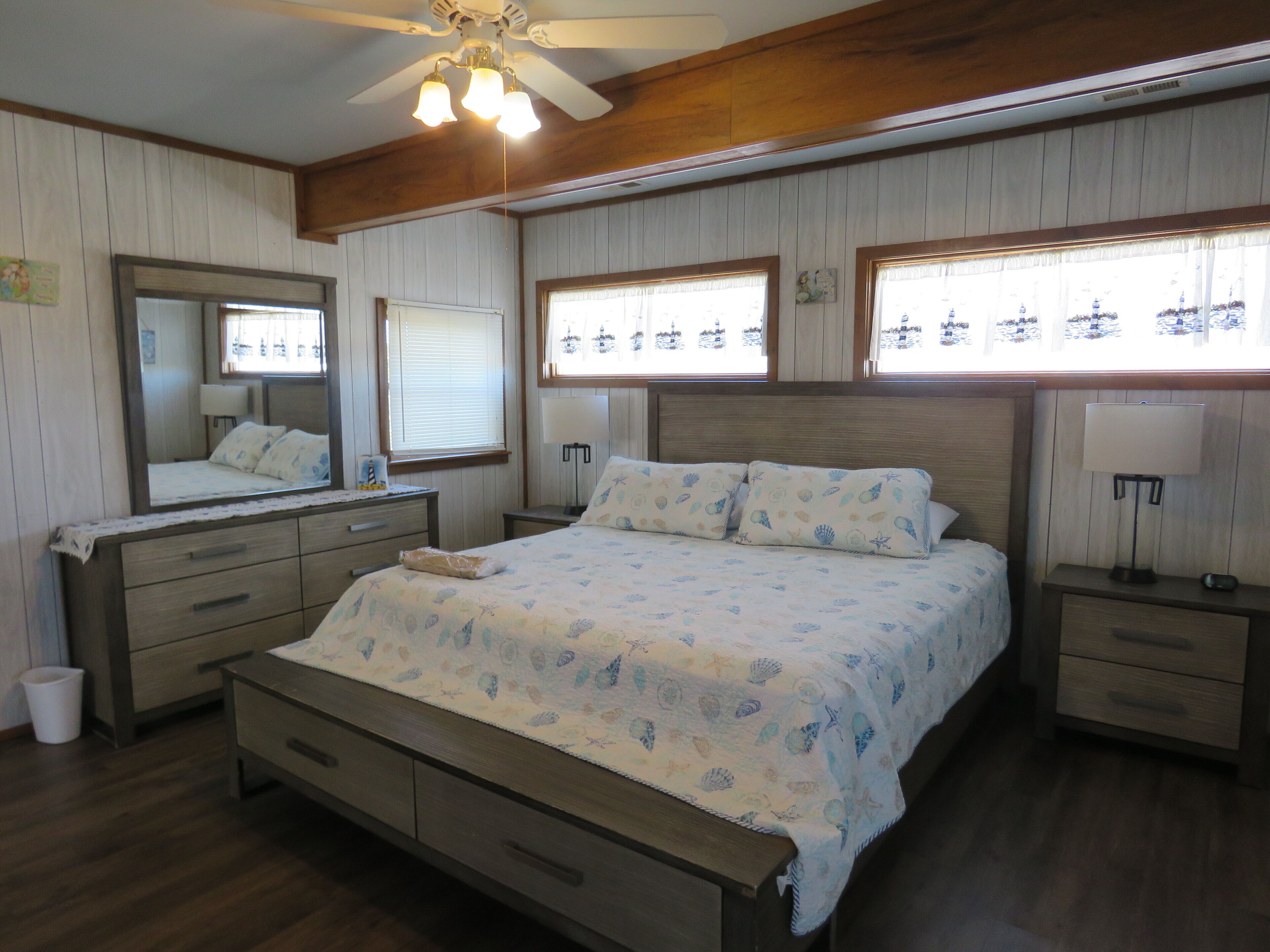 9 室のベッドルーム、デスク、アイロン / アイロン台、WiFi (無料)