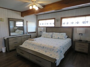 9 soverom, skrivebord, strykejern/-brett og wi-fi (inkludert)