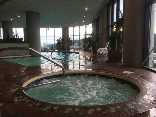 SugarTop Resort - Indoor Pool & Hot Tubs --Money Saver-- Sugar Mountain, NC
