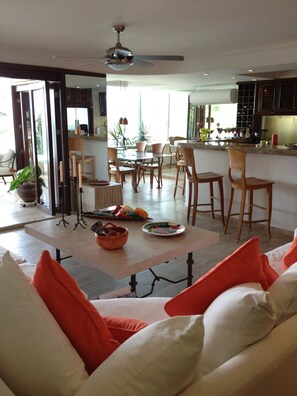 Télévision, jeux vidéo, lecteur de DVD, livres