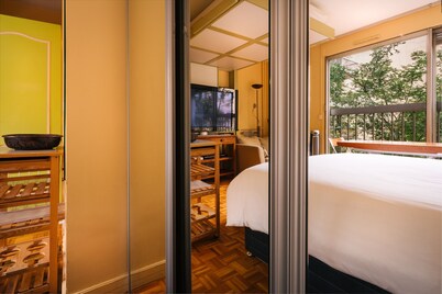 quiet and comfortable studio steps away from le marais