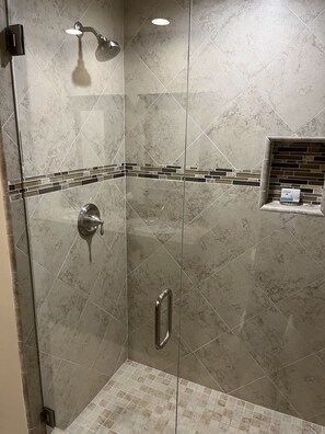 Combined shower/tub, hair dryer, towels, soap - Absolutely Pristine 2-2 Lower Unit with Stunning Views! 2027 BNP Paribas Close!! (La Quinta)