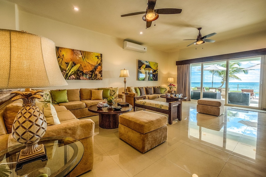 Luxurious And Elegant Beachfront Villa With A Heated Pool! - Akumal
