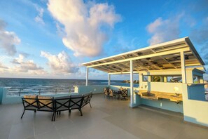 تناول الطعام بالخارج