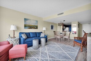 Téléviseur connecté, lecteur de DVD, livres