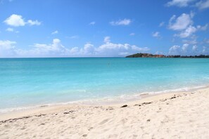 On the beach, sun-loungers, beach towels - Beachfront Villa LAVINIA #9 on Great Bay  (Philipsburg)