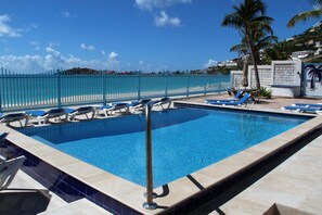 Outdoor pool - Beachfront Villa LAVINIA #9 on Great Bay  (Philipsburg)