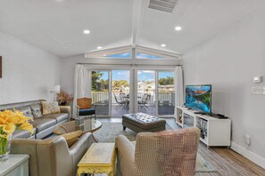 Älytelevisio, DVD-soitin, stereot, tulostin