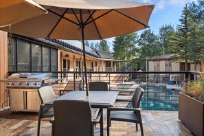 Outdoor dining - Modern Luxury - 4 Mins To Lifts - Jacuzzi - Sauna (Snowmass Village)