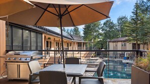 Outdoor dining - Minutes to festivals - Pool, Jacuzzi, Fitness room (Snowmass Village)