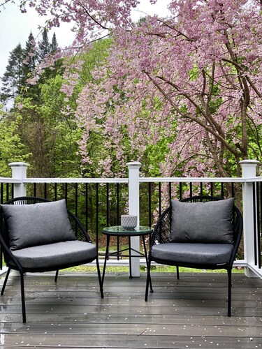 Kaupungissa, hiljattain uusittu studio, oma parveke 