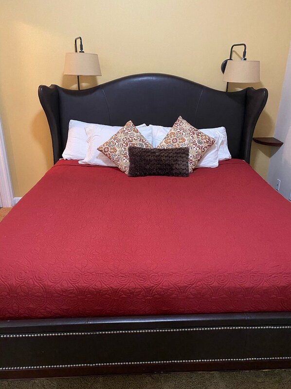 3 chambres, bureau, fer et planche à repasser, accès au Wi-Fi (inclus)