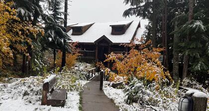 Ideal location in Collins Lake, close to pool with views of Forest & the Slopes