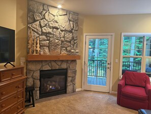 Smart TV, fireplace, DVD player, table tennis