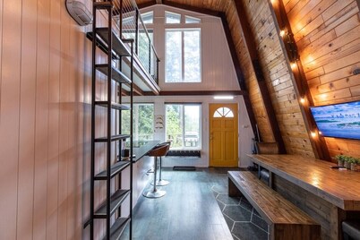 Cozy A-Frame w/Spa+14 acres+EV+Trails+Lake Access