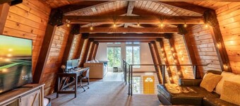 Cozy A-Frame w/Spa+14 acres+EV+Trails+Lake Access