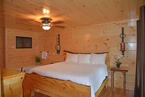 4 bedrooms, iron/ironing board, free WiFi, bed sheets - Luxury 4 King Suites, 4 Bath Log Cabin Close to Town & Trolley (Gatlinburg)