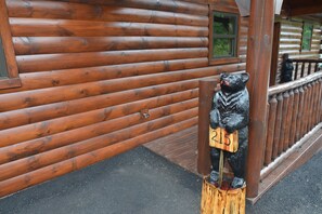 Property grounds - Luxury 4 King Suites, 4 Bath Log Cabin Close to Town & Trolley (Gatlinburg)
