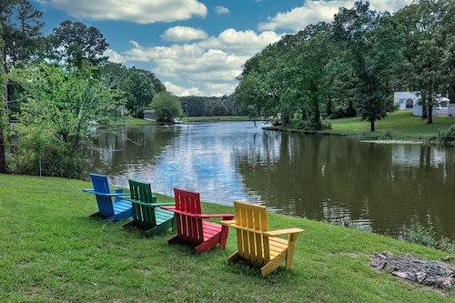 4 Bd , 2.5 Ba Home on the Lake in Safe, Convenient Area.  Sleeps 12