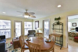 Dining - Beach condo - 2 Balconies overlook the Ocean - Washer/Dryer Included (2301) (Galveston)